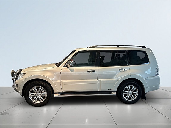 Mitsubishi Pajero 4 of 22