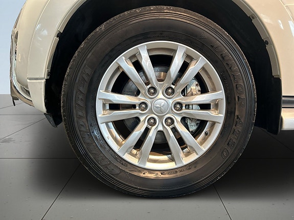 Mitsubishi Pajero 14 of 22