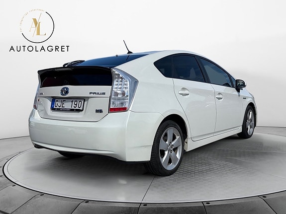 Toyota Prius 6 of 12
