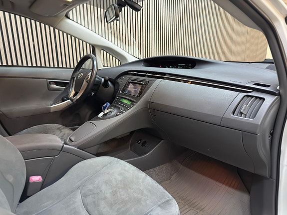 Toyota Prius 11 of 12