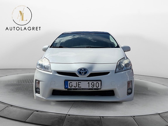 Toyota Prius 3 of 12