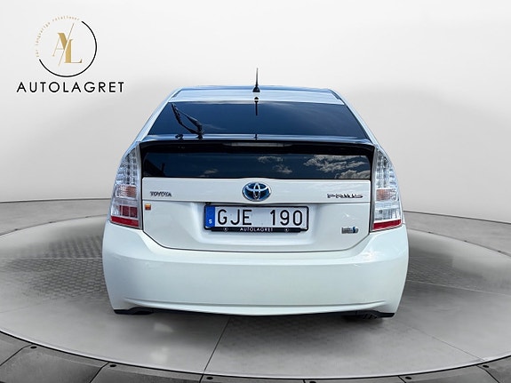 Toyota Prius 5 of 12