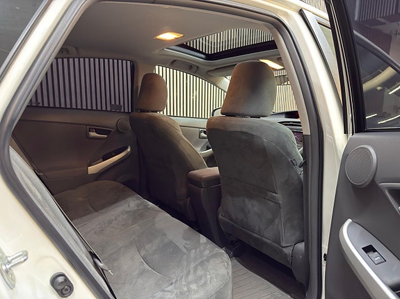 Toyota Prius 12 of 12