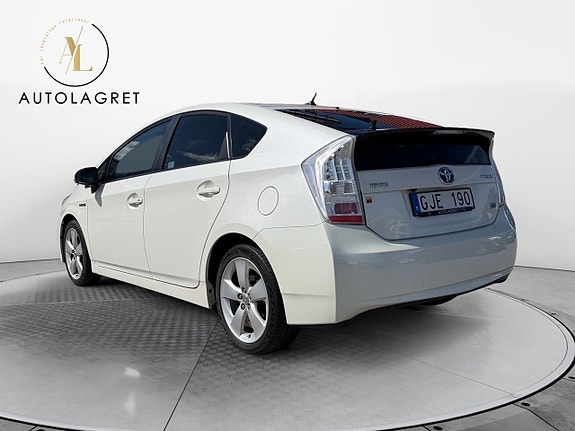 Toyota Prius 4 of 12