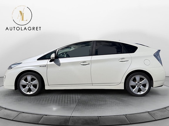 Toyota Prius 2 of 12
