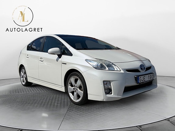 Toyota Prius 8 of 12