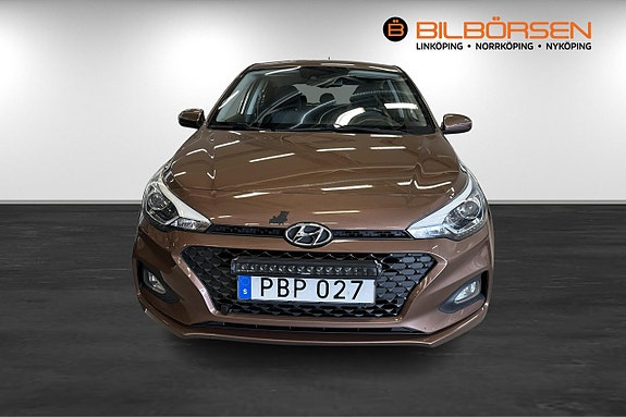 Hyundai i20 2 of 21