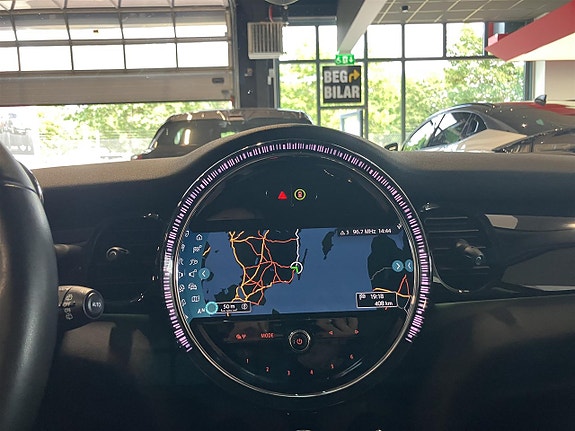 MINI Cooper 9 of 12