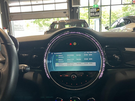 MINI Cooper 12 of 12