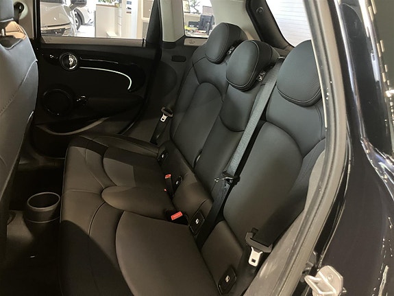 MINI Cooper 5 of 12