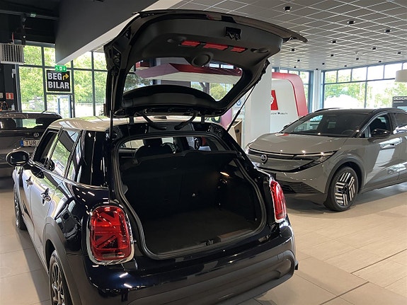 MINI Cooper 6 of 12