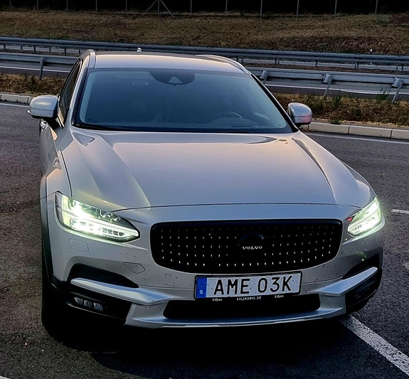 Volvo V90 Cross Country 2 of 18