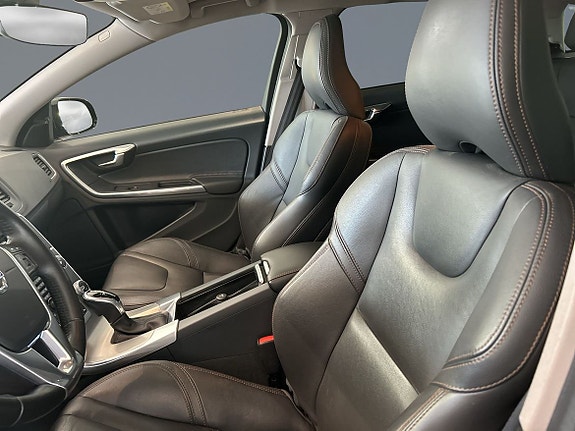 Volvo V60 Cross Country 6 of 10