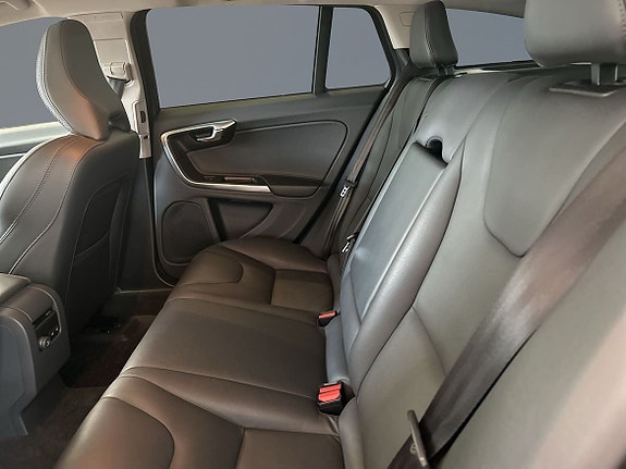 Volvo V60 Cross Country 8 of 10