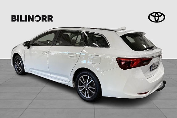 Toyota Avensis 6 of 12