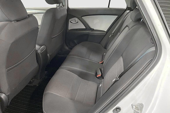 Toyota Avensis 12 of 12