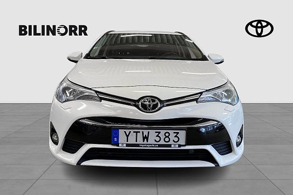 Toyota Avensis 9 of 12