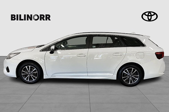 Toyota Avensis 7 of 12
