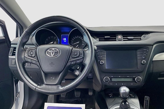Toyota Avensis 2 of 12
