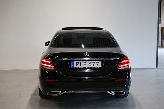 Mercedes-Benz E200 6 of 27