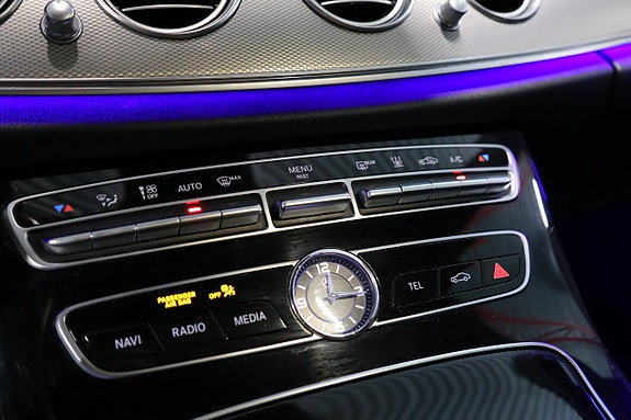 Mercedes-Benz E200 26 of 27