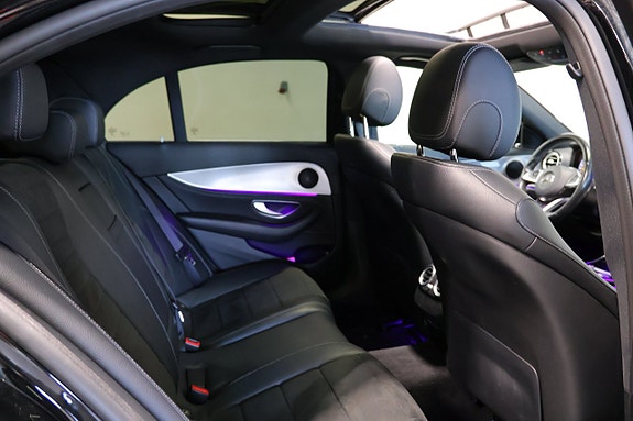 Mercedes-Benz E200 11 of 27