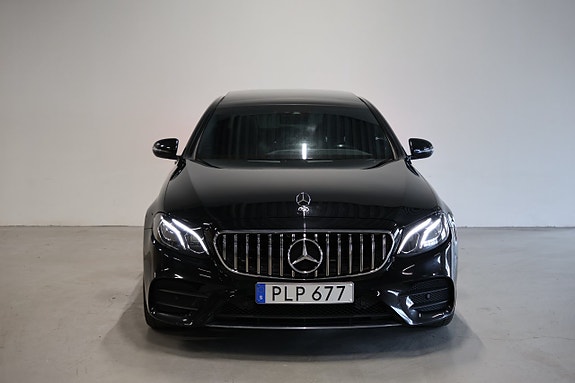 Mercedes-Benz E200 3 of 27