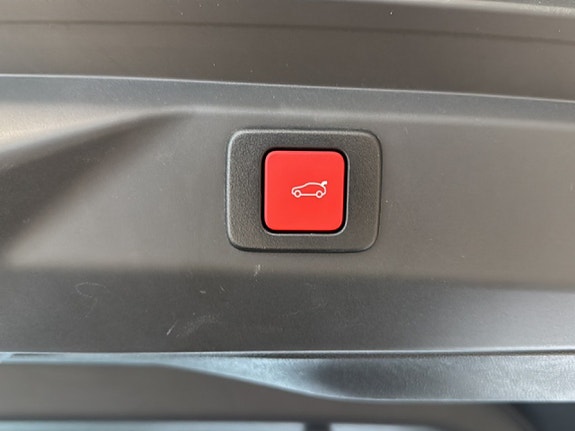 Peugeot e-3008 17 of 22