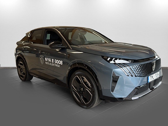 Peugeot e-3008 3 of 22