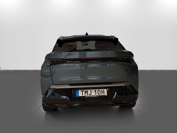 Peugeot e-3008 5 of 22