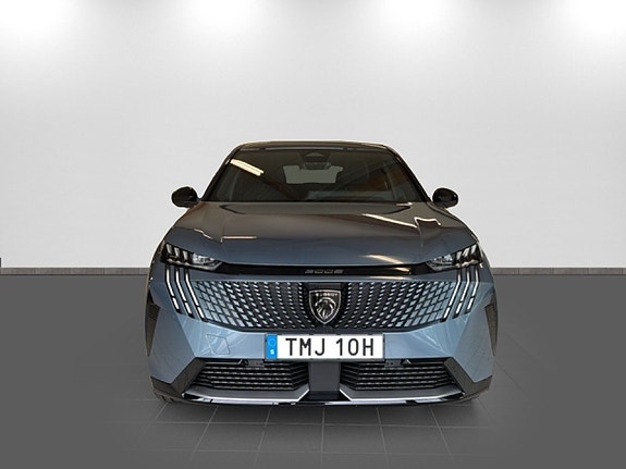 Peugeot e-3008 2 of 22