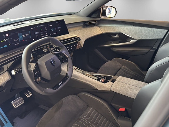 Peugeot e-3008 8 of 22