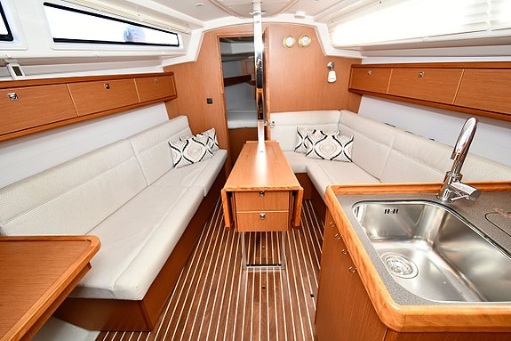 Bavaria 33 Cruiser 9 of 24