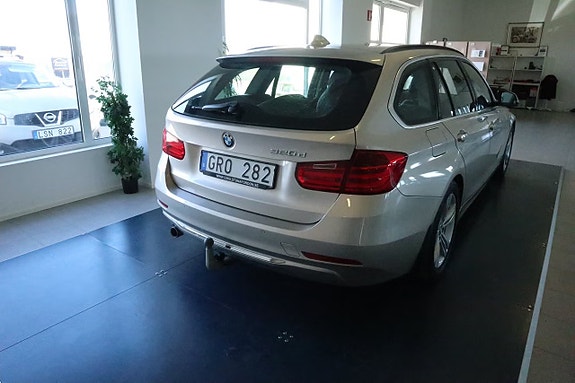 BMW 320d 11 of 17