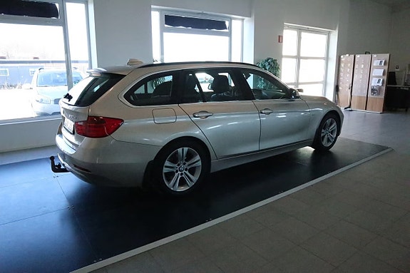 BMW 320d 2 of 17