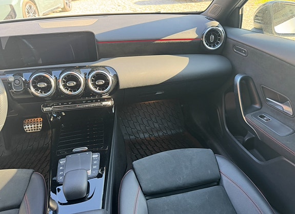 Mercedes-Benz A250 e 7 of 10
