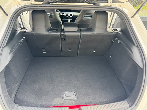 Mercedes-Benz A250 e 10 of 10