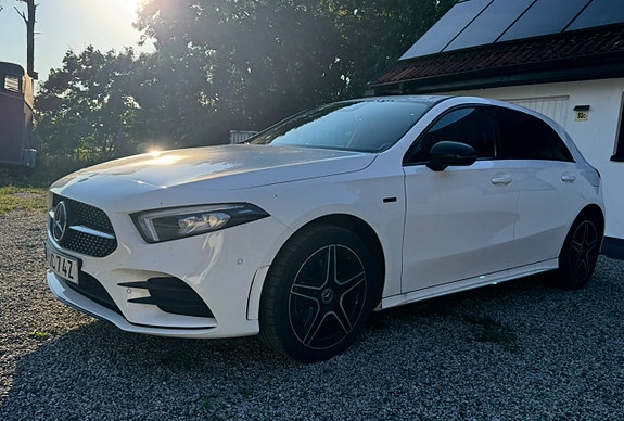 Mercedes-Benz A250 e 2 of 10