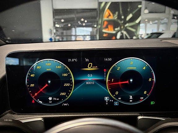 Mercedes-Benz GLB200 d 11 of 15