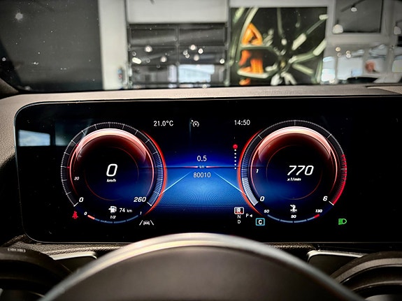Mercedes-Benz GLB200 d 12 of 15