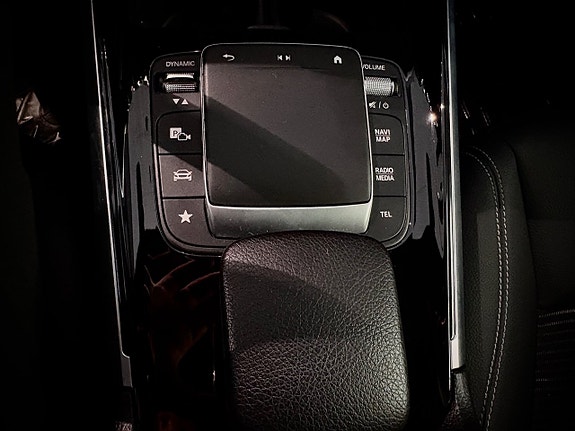 Mercedes-Benz GLB200 d 8 of 15