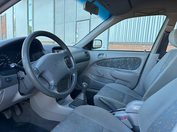 Toyota Corolla 4 of 12