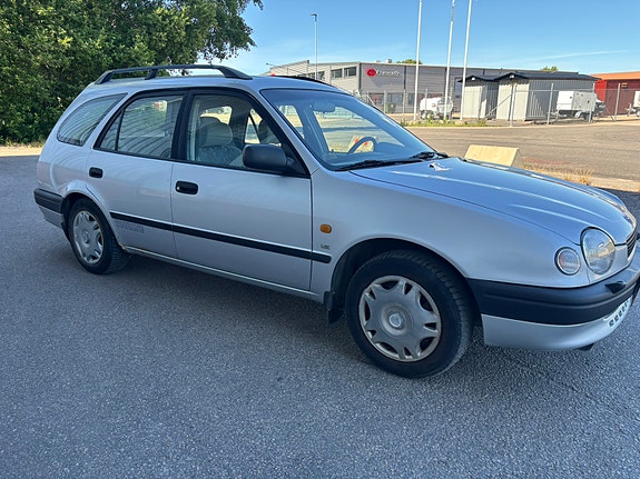 Toyota Corolla 3 of 12