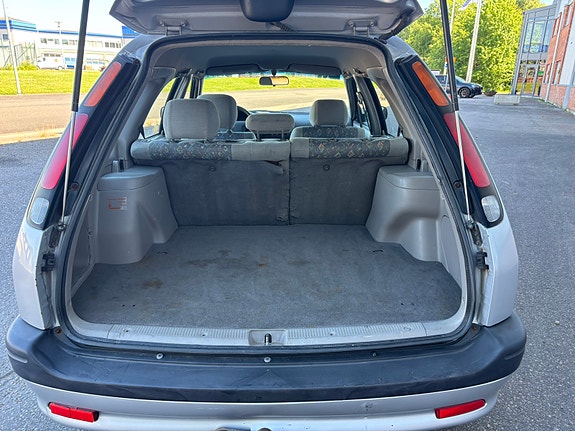 Toyota Corolla 9 of 12