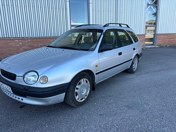 Toyota Corolla 2 of 12