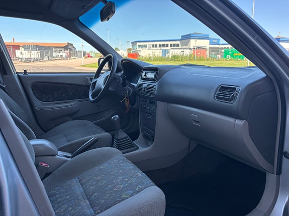 Toyota Corolla 5 of 12