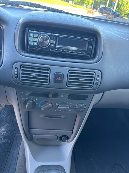 Toyota Corolla 7 of 12