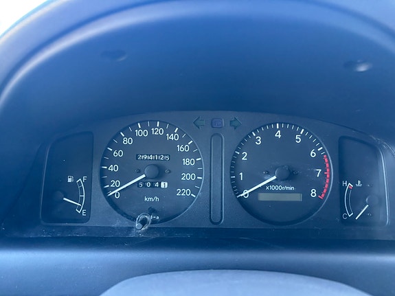 Toyota Corolla 8 of 12