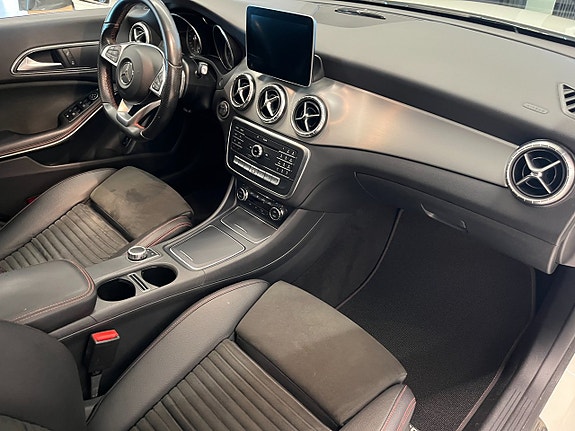 Mercedes-Benz CLA250 9 of 15
