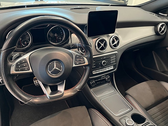 Mercedes-Benz CLA250 13 of 15